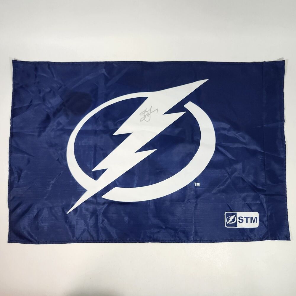 Steve Yzerman Signed Tampa Bay Lightning Flag Signature Autograph Red Wings